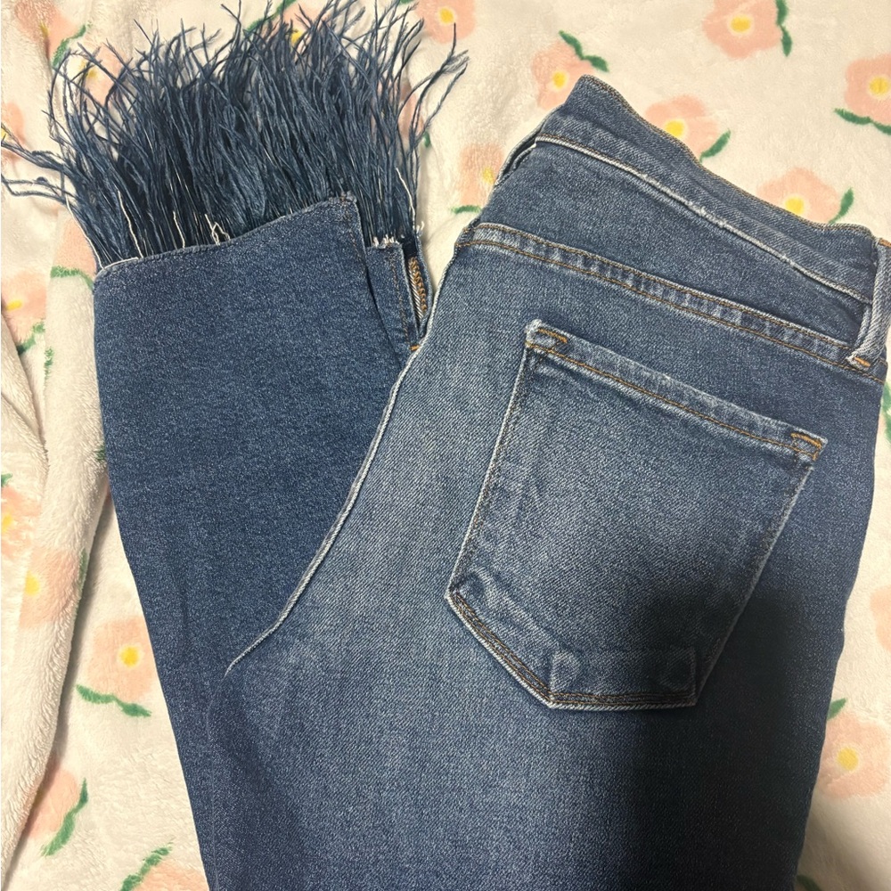Frame Denim Cropped Blue Jeans with Frayed Hem
